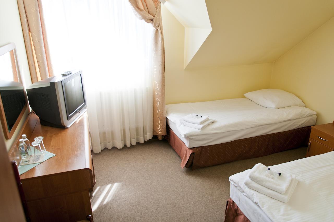 Hotel Olenka Szydlowiec Quarto foto